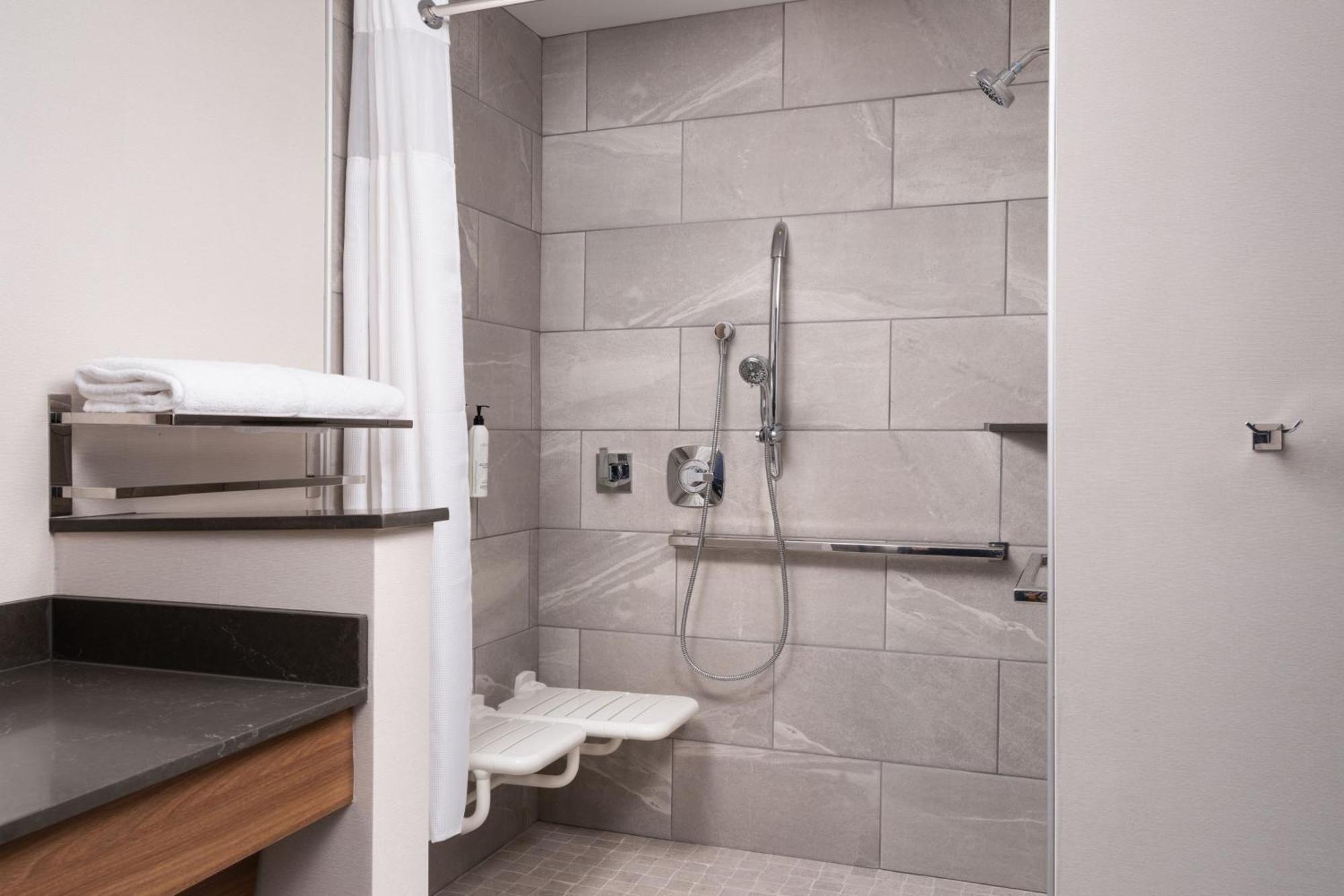 Fairfield By Marriott Inn & Suites ווייקרוס מראה חיצוני תמונה