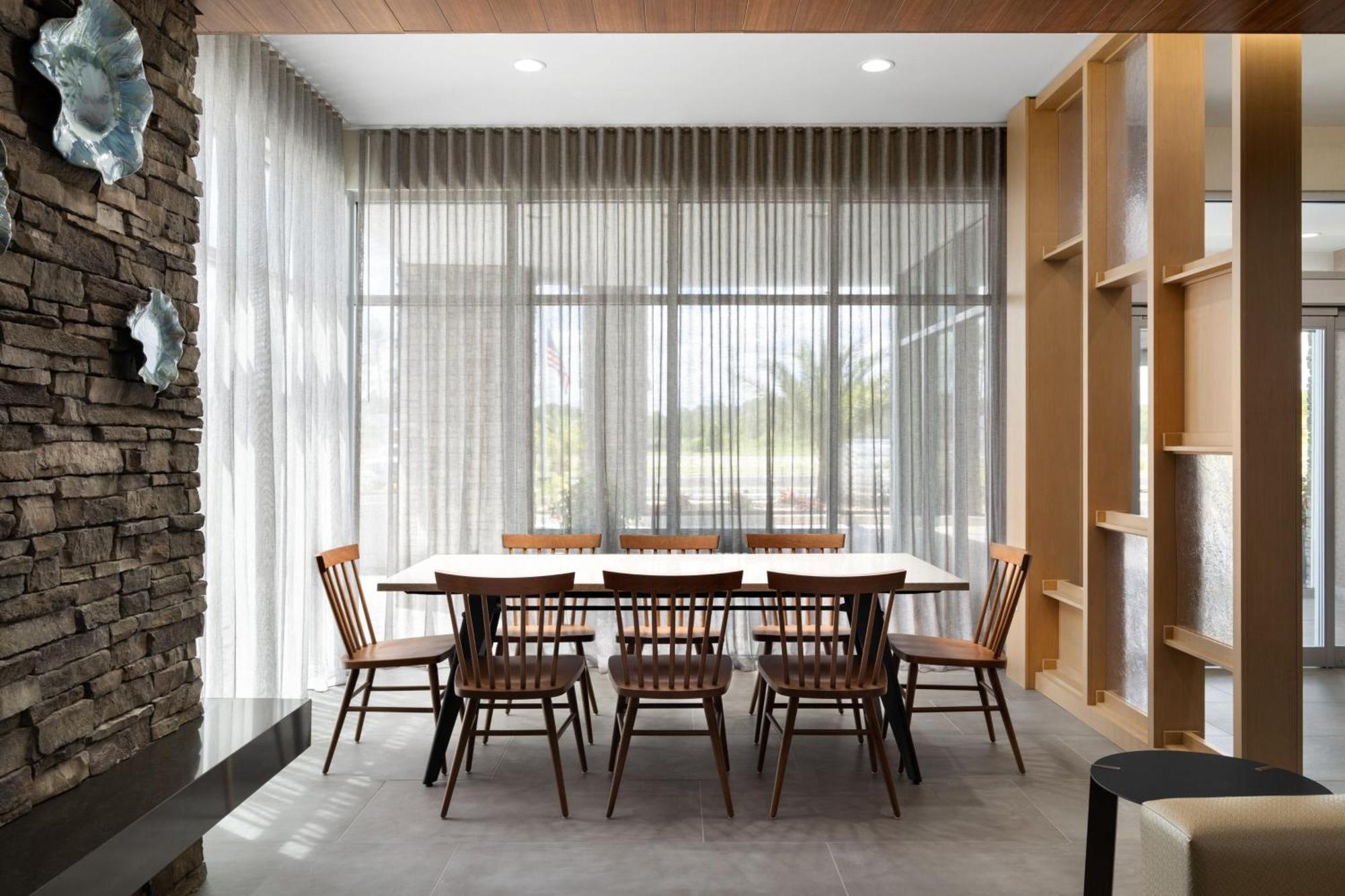 Fairfield By Marriott Inn & Suites ווייקרוס מראה חיצוני תמונה