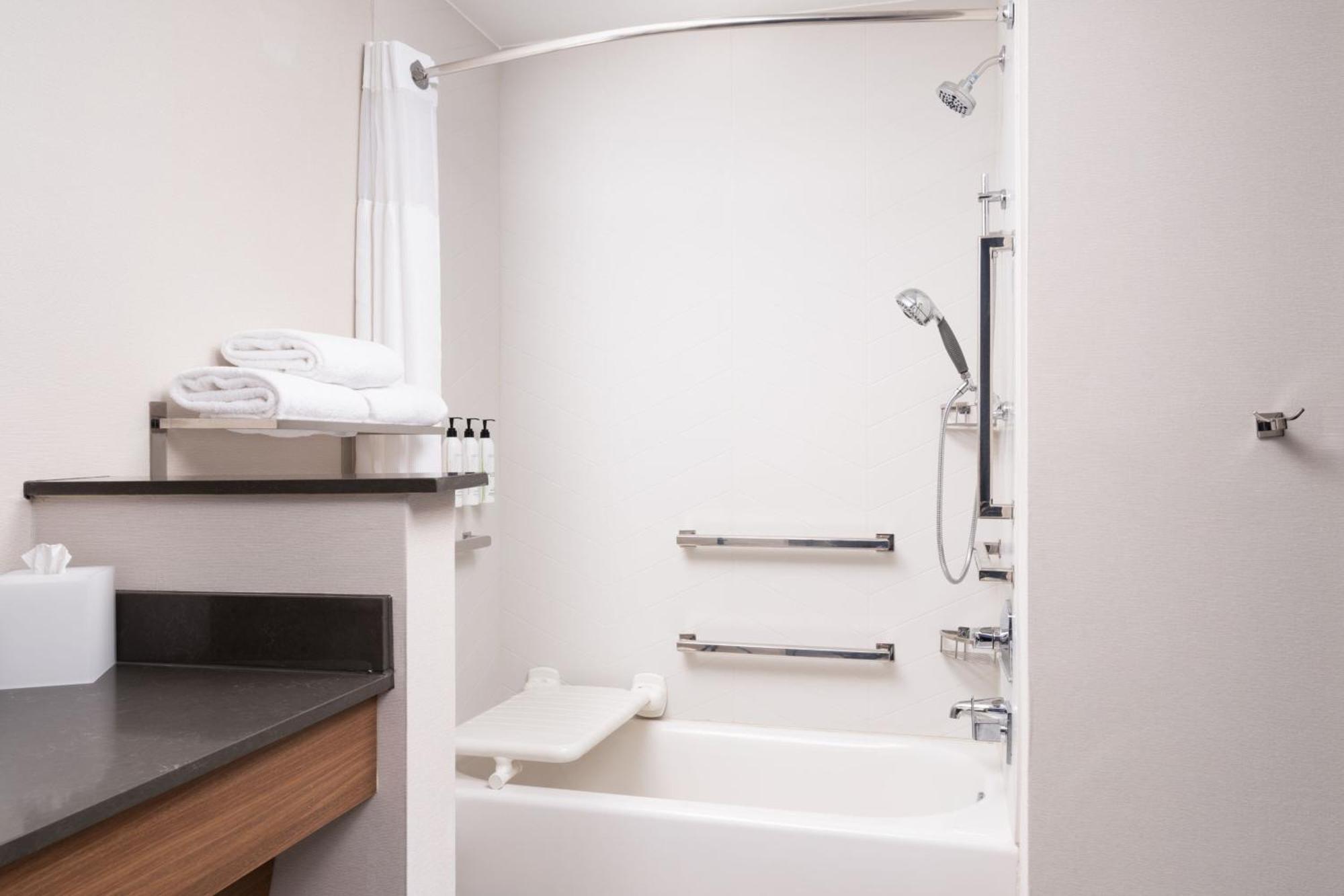 Fairfield By Marriott Inn & Suites ווייקרוס מראה חיצוני תמונה